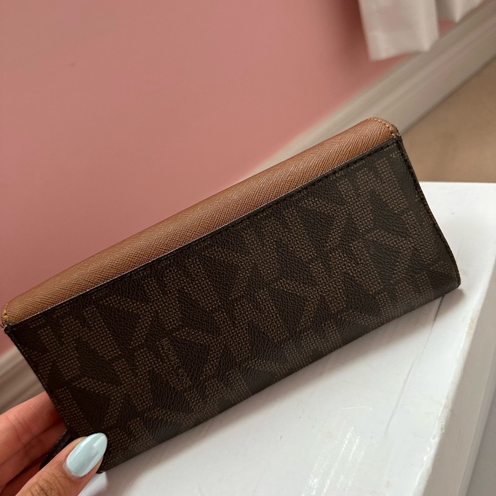 Michael Kors Wallet - Picture 3 of 4